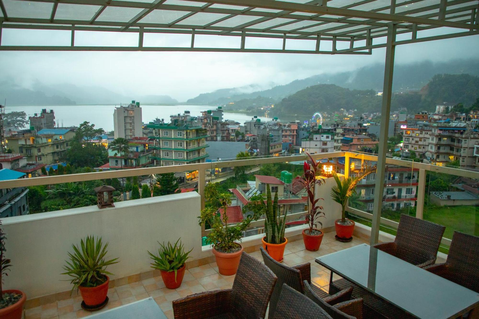 Chautari Boutique Hotel Pokhara Eksteriør billede